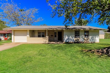 602 HODGES DR EULESS, TX 76040